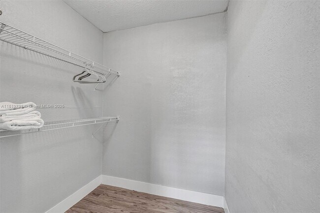 Building Photo - 1324 NE 151st St