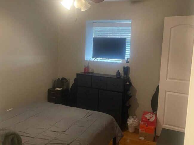 Building Photo - 3313 S Calumet Ave