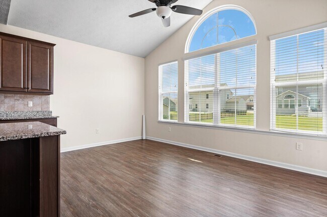 Building Photo - 2214 Larkspur Dr