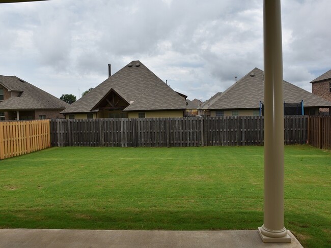 Building Photo - Deer Creek