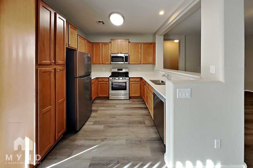Building Photo - 15219 W Shaw Butte Dr