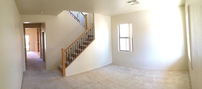Building Photo - 2050 S Falcon Dr