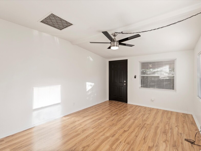 Building Photo - 237 Emory Plz