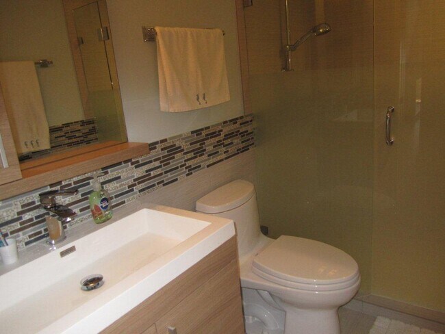 2nd Bathroom - 170 Ocean Lane Dr