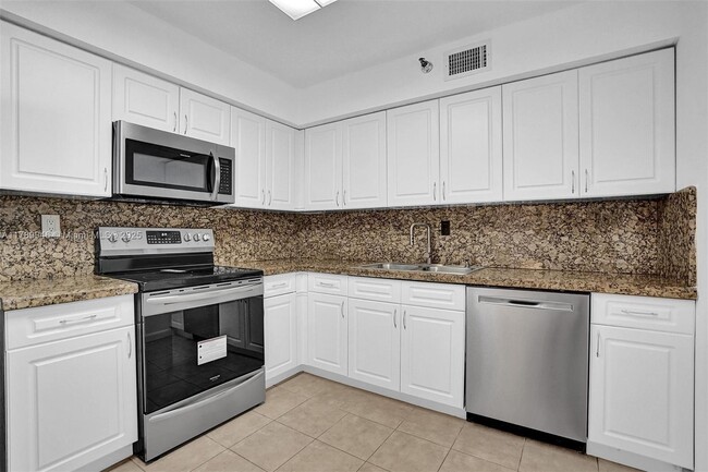 Building Photo - 3530 Mystic Pointe Dr