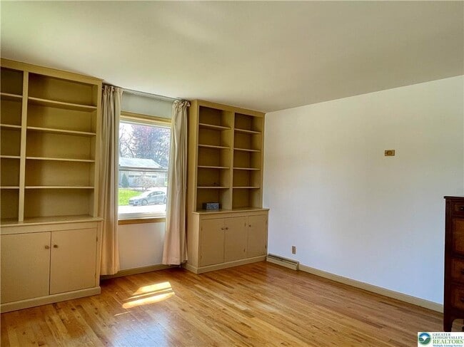 Building Photo - 1331 Armstrong Rd