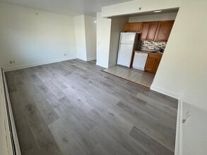 Building Photo - 103 Cove Ct