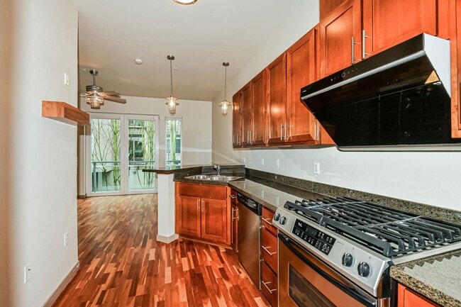 Building Photo - 375 Kirkland Ave