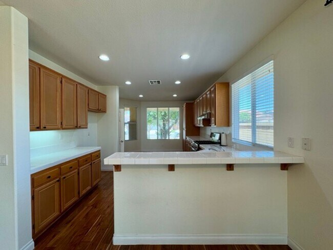 Building Photo - 4 Bedroom Menifee home available now for l...