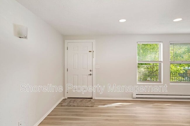 Building Photo - 2110 Brittany Ln