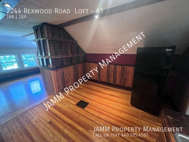 Building Photo - Desirable Cleveland Heights Loft Unit!