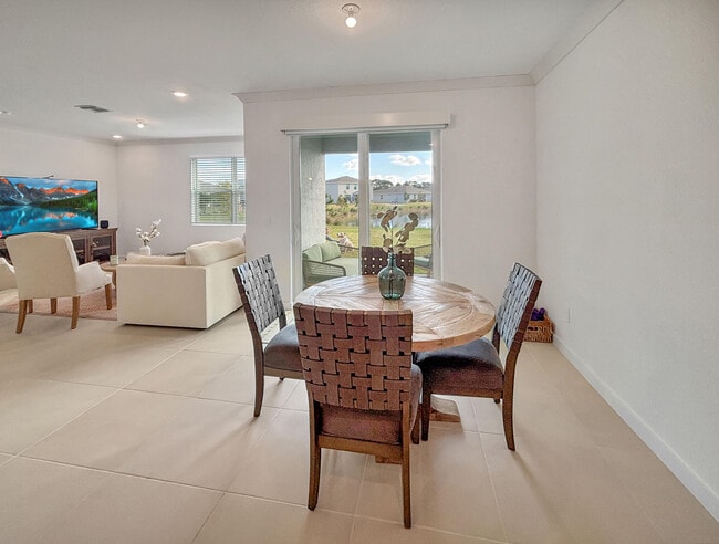 Building Photo - 5989 SE Sky Blue Cir