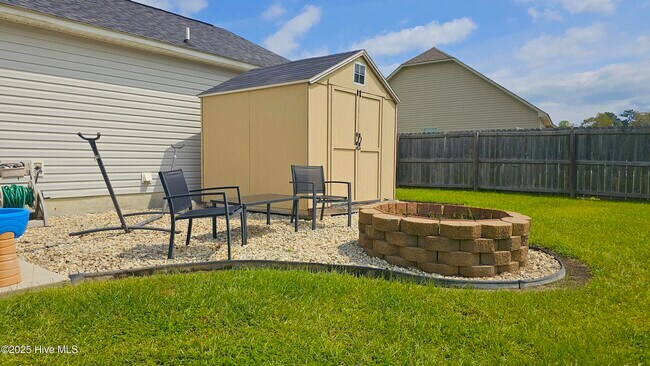 Building Photo - 422 McCall Dr