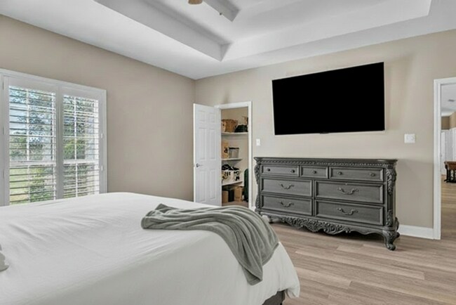 Building Photo - 4/2 on 2 acreas  Longview ISD