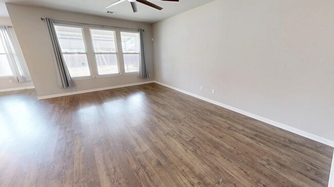 Building Photo - 3139 Crest Ln