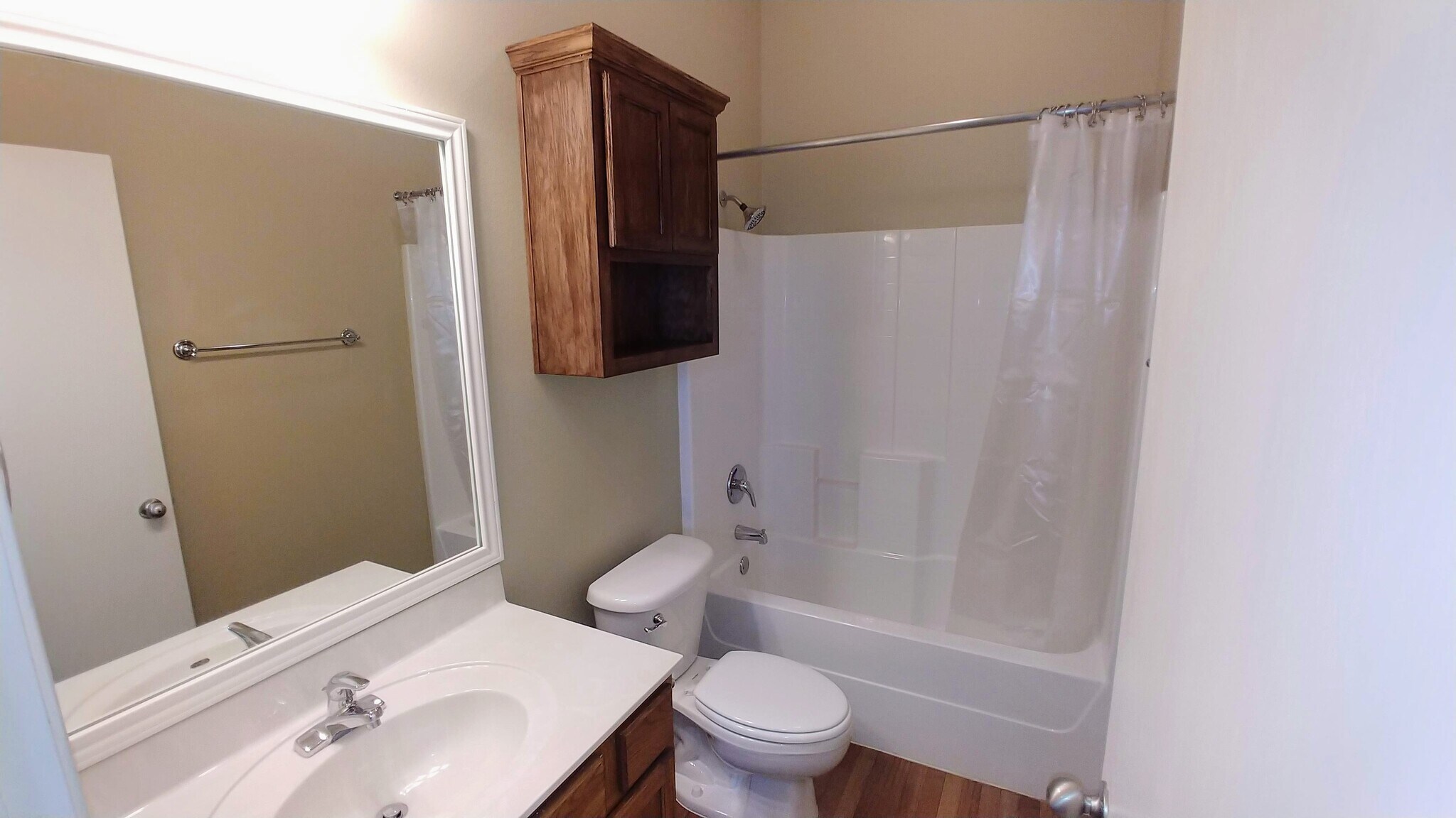 Guest Bath - 1718 Wood Creek Dr