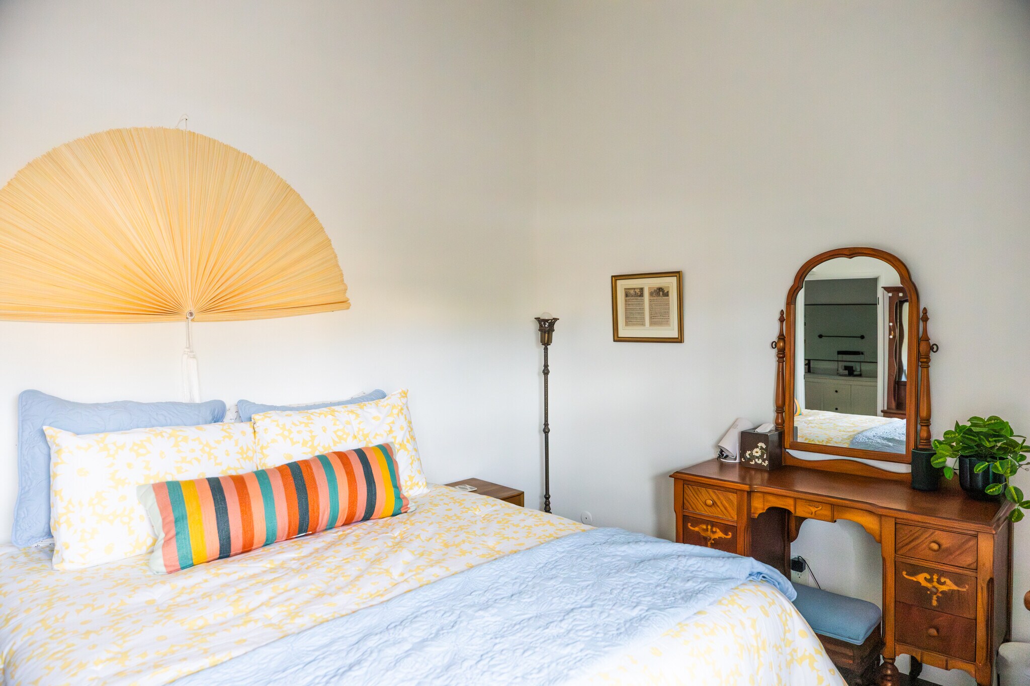 Adjustable queen sized bed in primary - 11120 Moorpark St