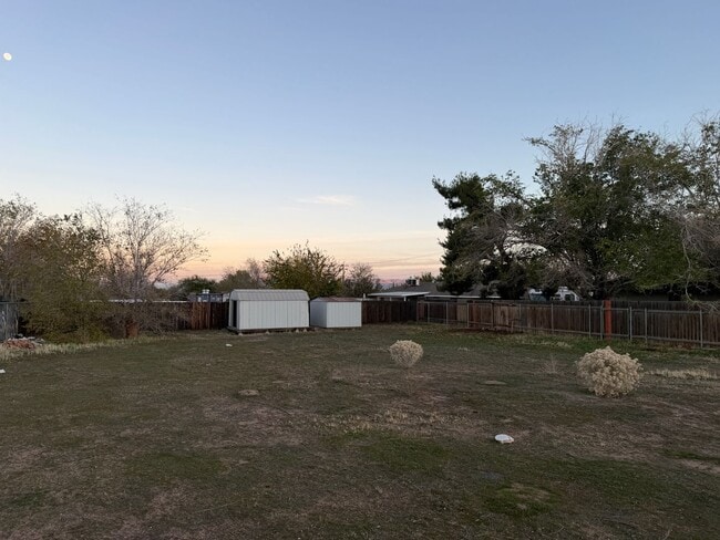 Building Photo - 14606 Riverside St