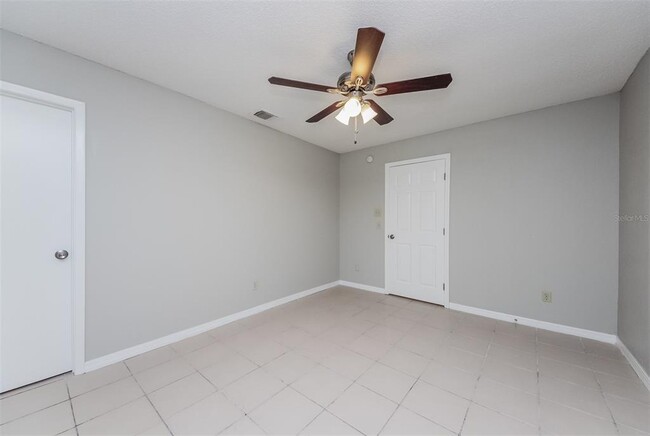 Building Photo - 638 Iowa Woods Cir E