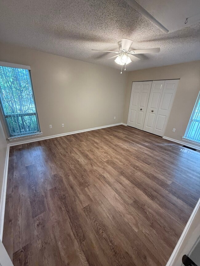 Building Photo - 2301 Thousand Oaks Dr