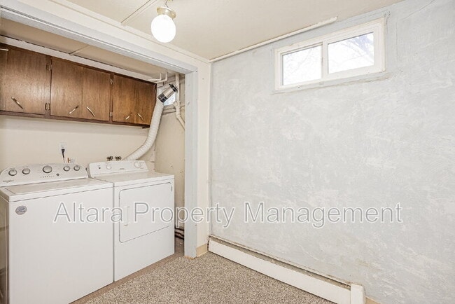 Building Photo - 1303 Langmeyer St