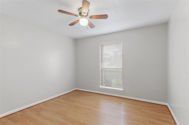 Building Photo - 21302 Park Bend Dr