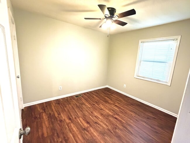 Building Photo - 124 Riverview Ct