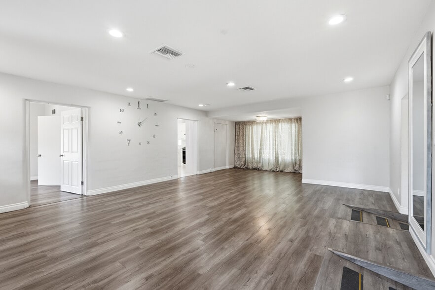 Building Photo - 8647 Corbin Ave