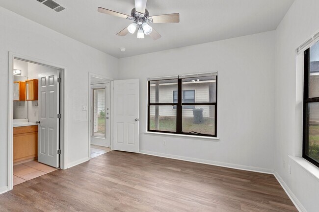 Building Photo - Massive 3 Bedroom, 3 Bath Duplex