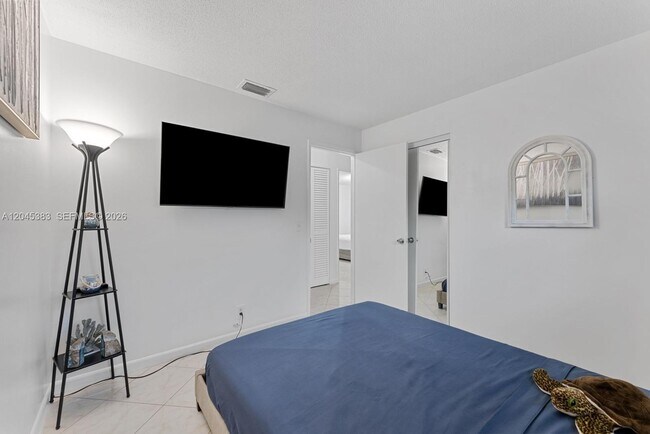 Building Photo - 9508 N Military Trl