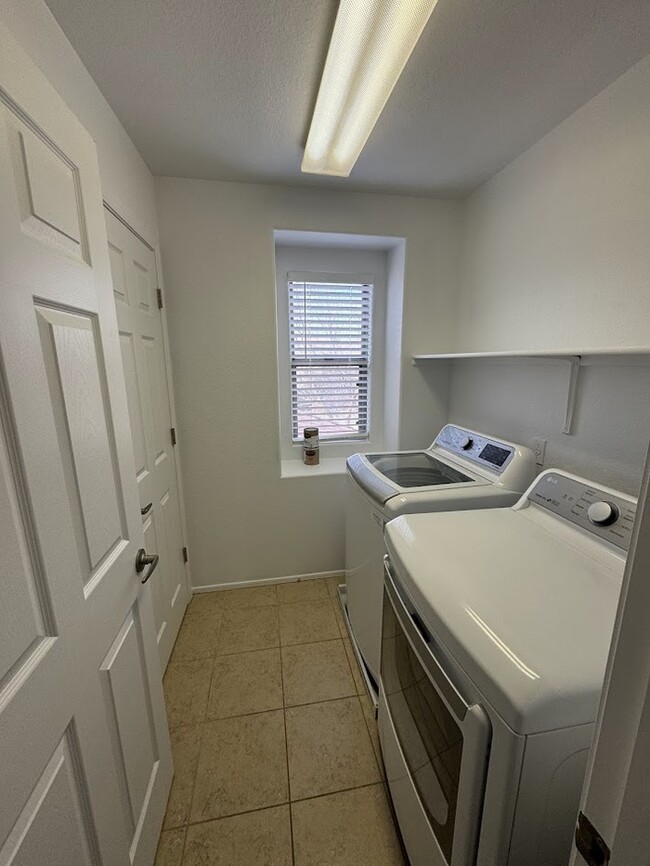 Building Photo - Queen Creek 3br House