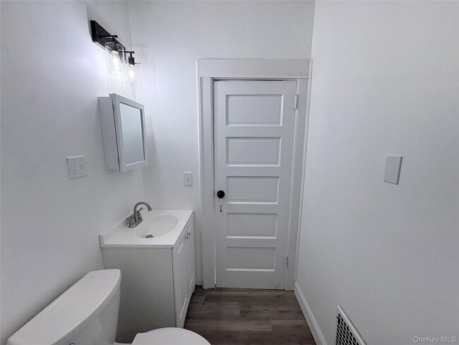 Building Photo - 23 May St