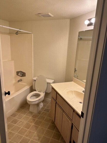 Building Photo - 8455 W Sahara Ave