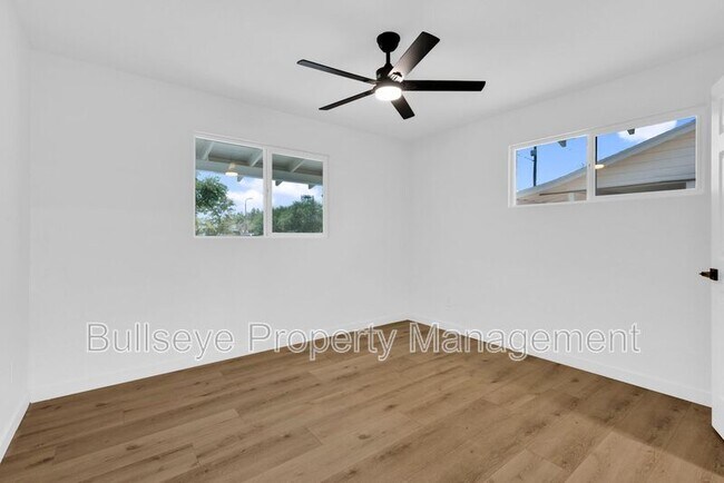 Building Photo - 3138 W Elm St