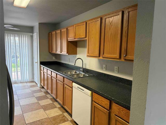 Building Photo - 705 Gregory St