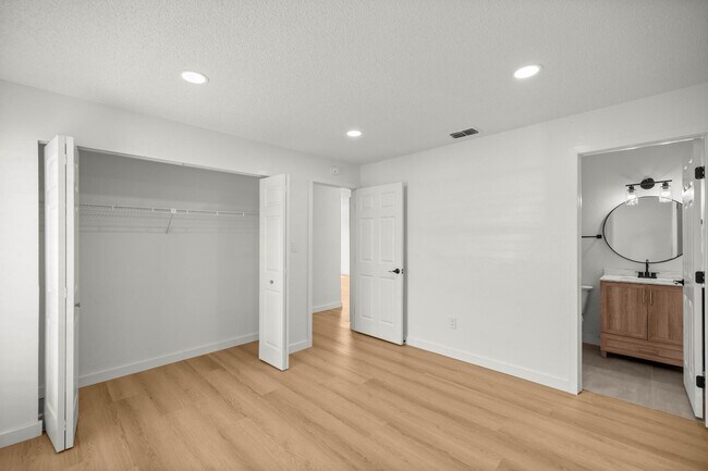 Building Photo - 2955 SE 53rd Ct