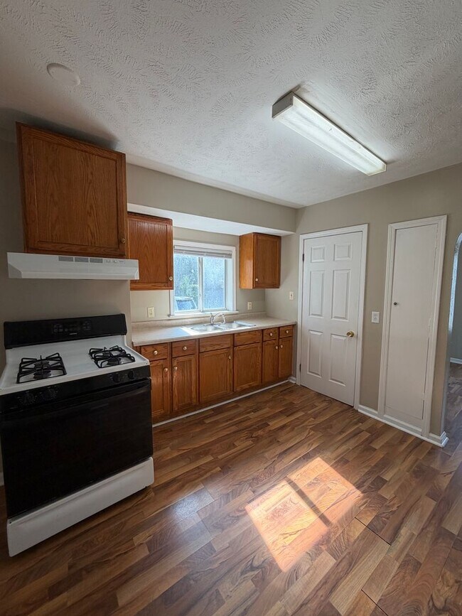 Building Photo - 137 Highland Ave