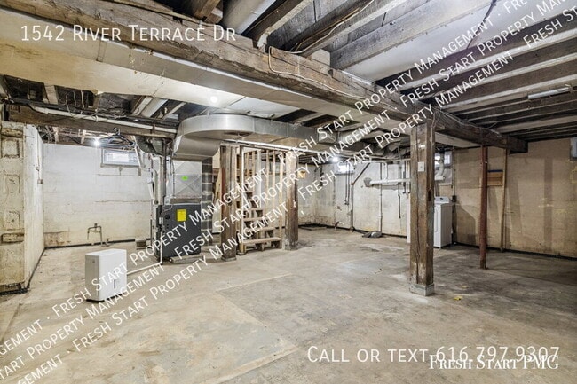 Building Photo - 1542 River Terrace