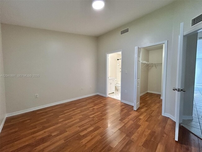 Building Photo - 1270 SE 28th Ct