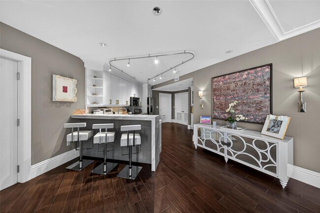 Building Photo - 455 E Palmetto Park Rd