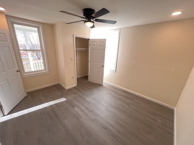 Building Photo - Remodeled 2 bed, 1 bath with laundry