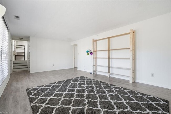 Building Photo - 912 Amherst Ln