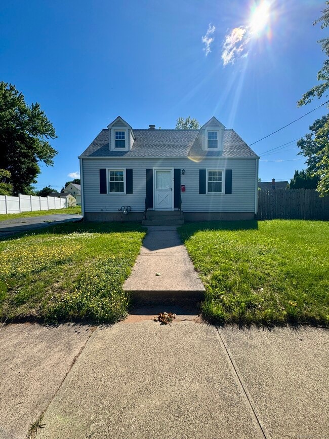 Primary Photo - 17 Westview St