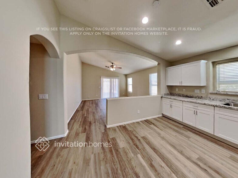 Building Photo - 7820 S 48th Dr
