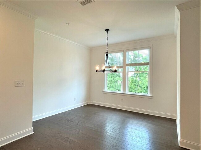 Building Photo - 6523 Beacon Dr