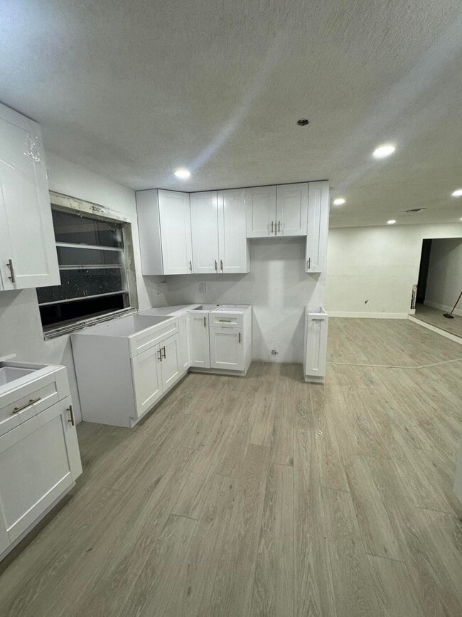 Building Photo - 6260 SW 6th St