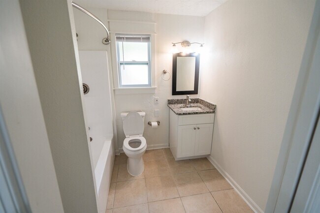 Building Photo - 406 Essex Dr