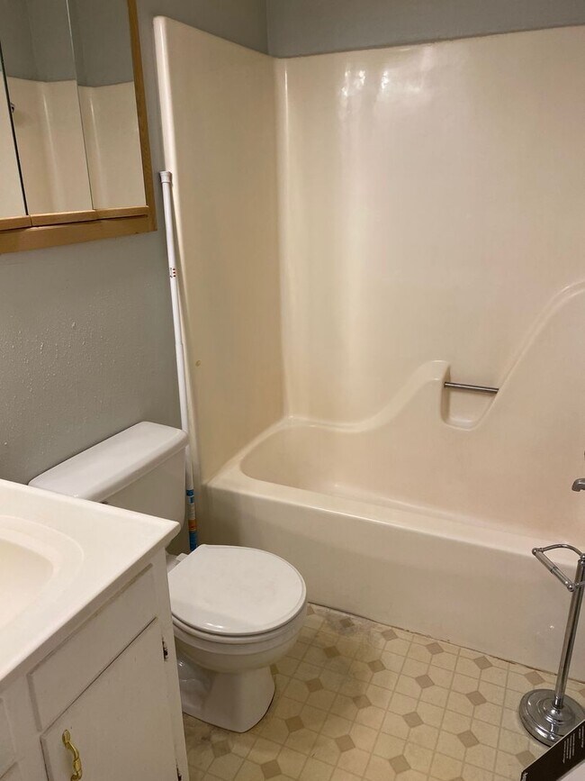 Building Photo - 1BR/1BA Apartment next to Southwood High S...