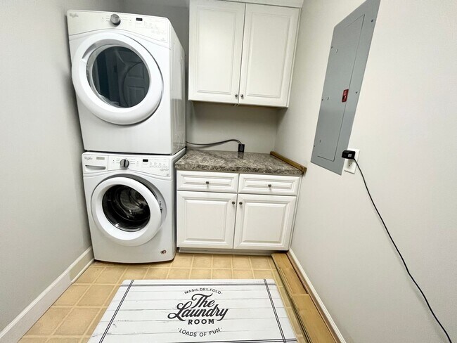 Building Photo - 110 N Water St