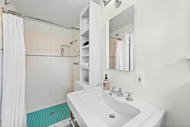 Building Photo - Laguna Village Furnished Rental